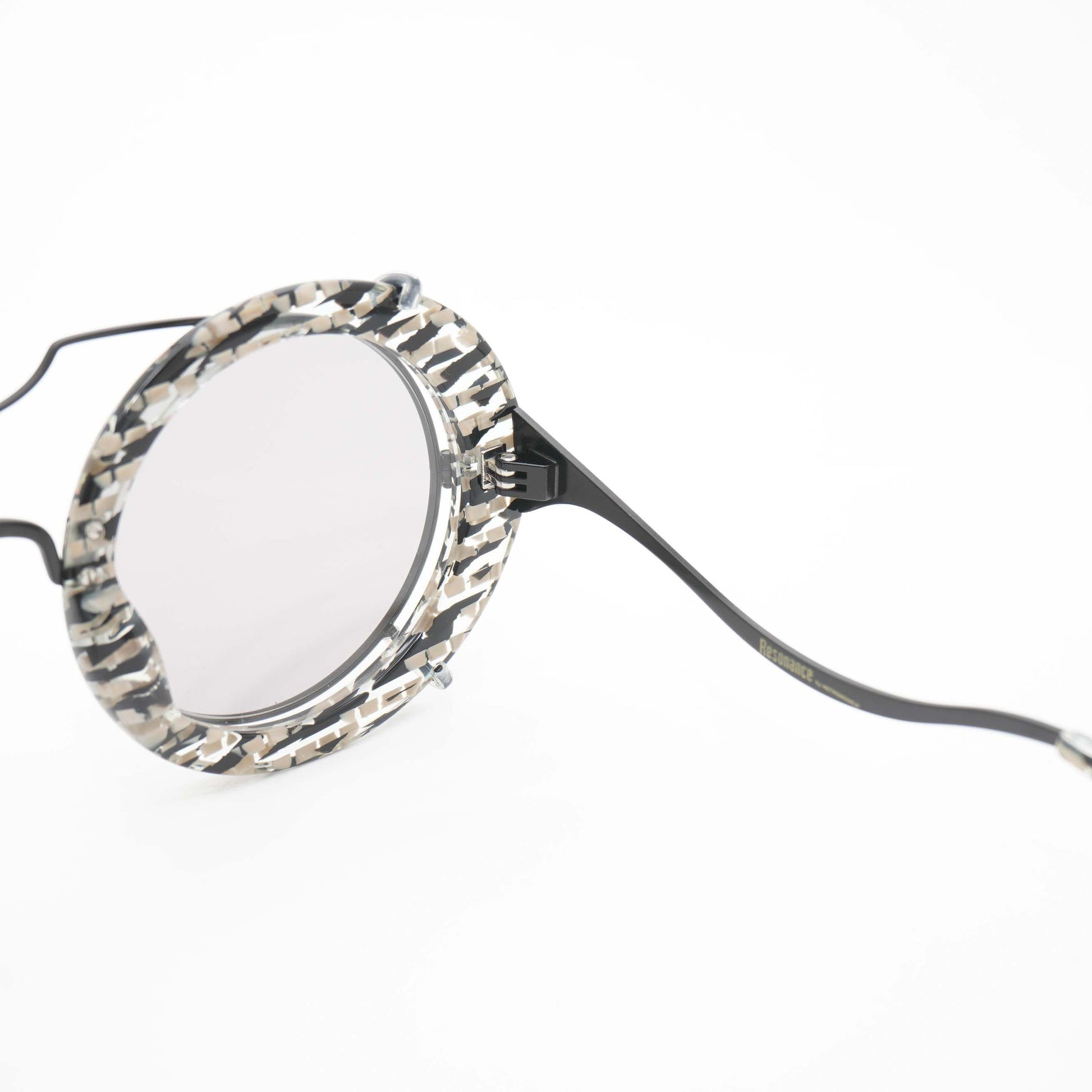 resonance_metronome_jasper_sunglass