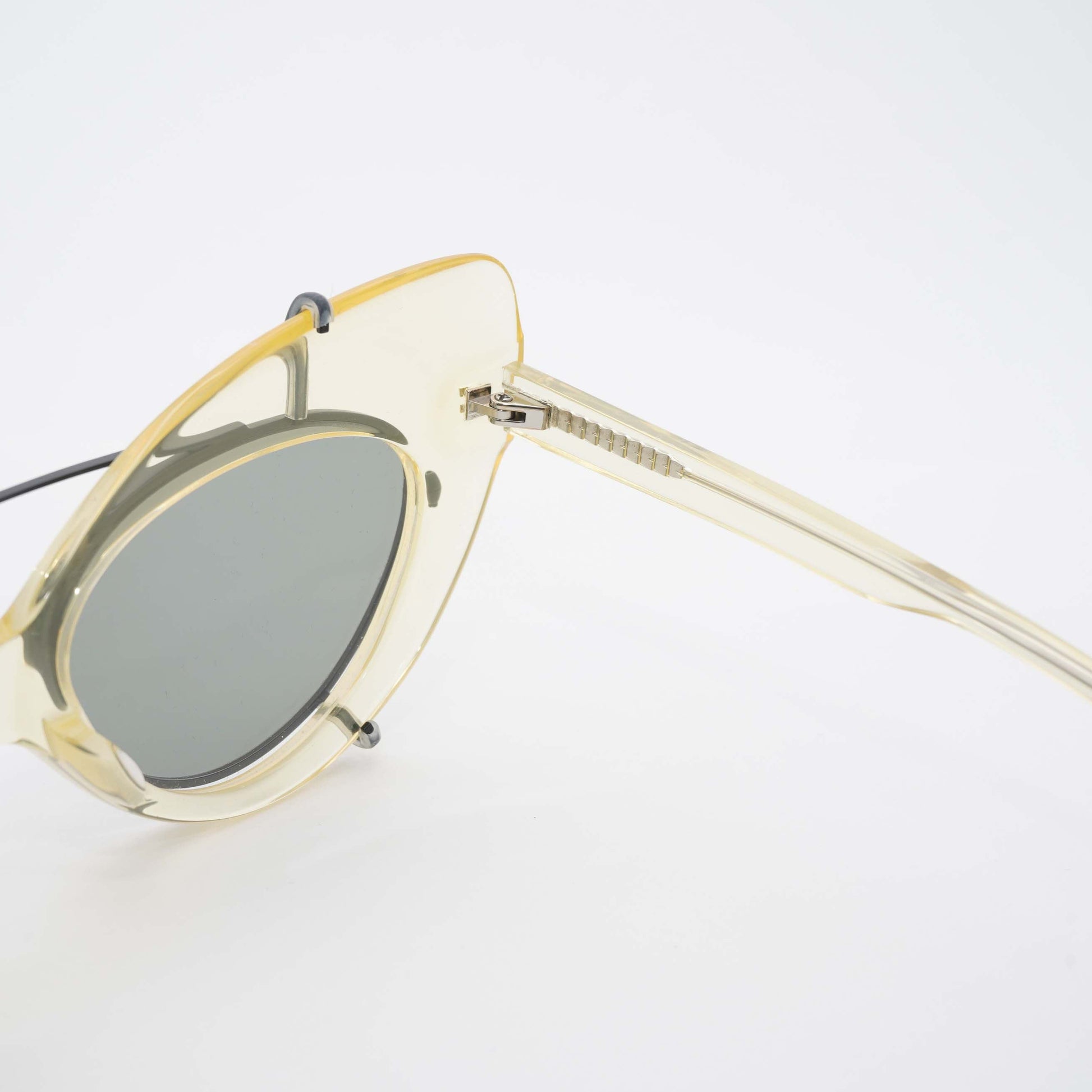 resonance_metronome_grief_sunglass