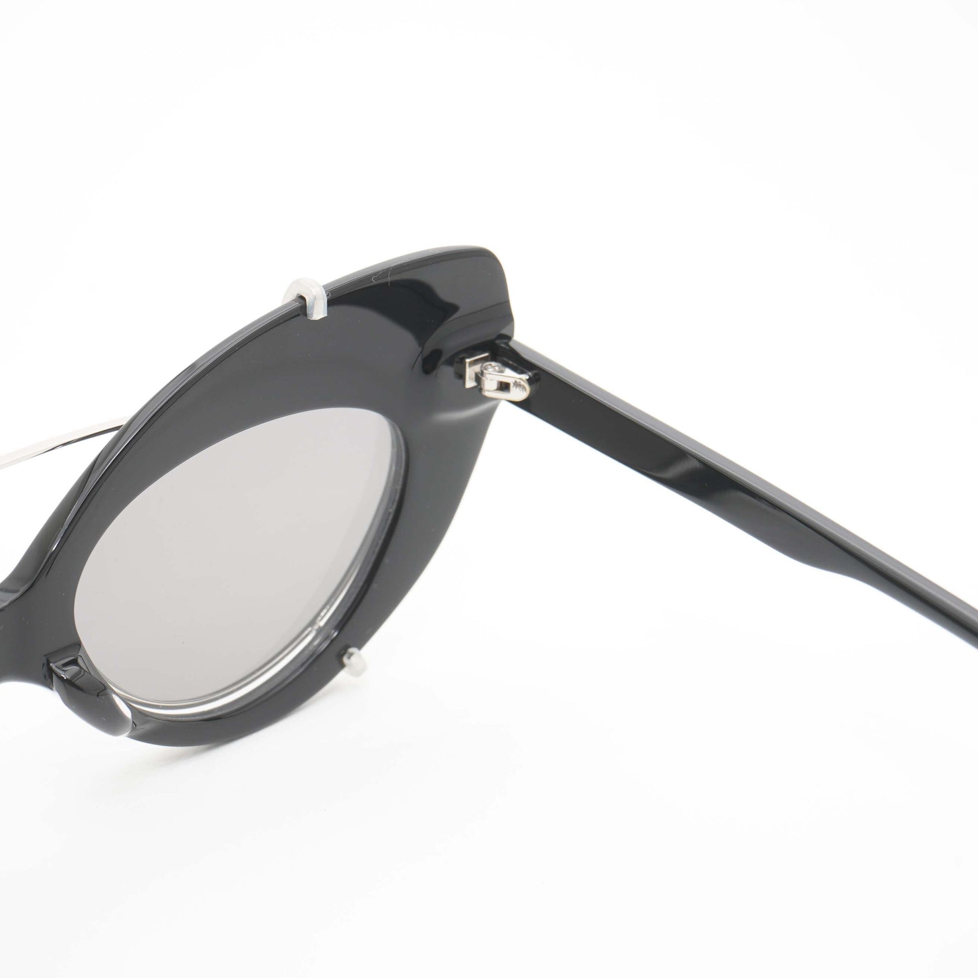 resonance_metronome_grief_sunglass